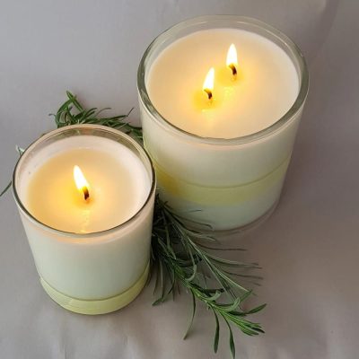 Nến thơm thủ công Lucent kiểu dáng thanh lịch, giúp lan tỏa hương thơm dễ chịu, tạo cảm giác thư giãn sau những giờ học tập và làm việc.
