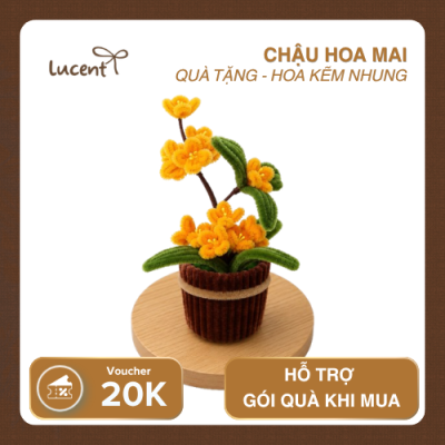 Cận cảnh hoa mai handmade với từng cánh hoa được làm thủ công